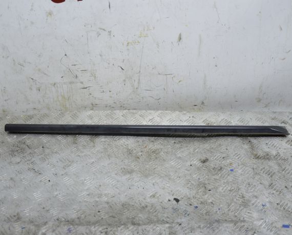 Накладка передніх дверей нижня ліва Audi A2 8Z 1999-2005 Молдинг передніх лівих дверей Ауді а2 8з 8Z0854939