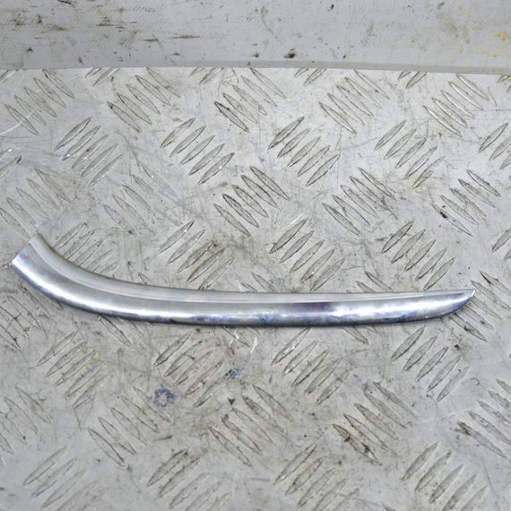 Накладка кутового скла задня ліва Ford Fiesta VII 2012-2017 Накладка задньої лівої квартирки Форд Фієста 7 47271