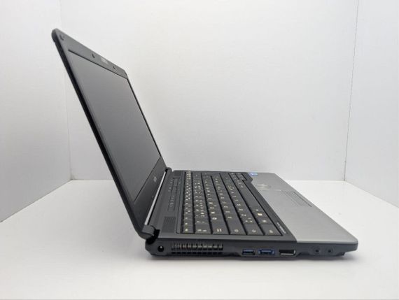 Ноутбук Fujitsu LifeBook S792 / 13.3" (1366x786) TN / Intel Core i7-3612QM (4 (8) ядра по 2.1 - 3.1 GHz) / 8 GB DDR3 / 640 GB HDD / Intel HD Graphics 4000 / WebCam б/у | Зображення 2