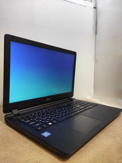 Ноутбук Acer Aspire ES1-533 / 15.6" (1366x768) TN / Intel Pentium N4200 (4 ядра по 1.1 - 2.5 GHz) / 4 GB DDR3 / 256 GB SSD / Intel HD Graphics 505 / WebCam б/у | Зображення 1