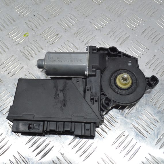 Моторчик склопідйомника передньої правої двері Audi A4 B6 2000-2004 Моторчик скла передній правий Ауді а4 б6 8E1959802B | Зображення 1