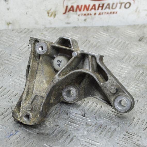 Кронштейн КПП лівий 1.4 TSI Volkswagen Golf VI Scirocco Touran кріплення Фольксваген Гольф Туран 1K0199117AQ