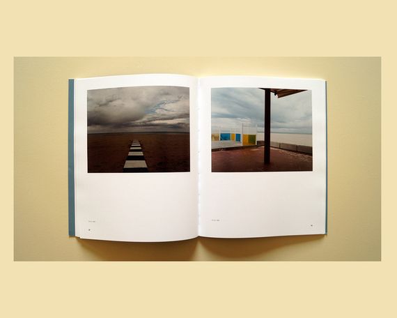 Книга известные фотографы и их работы Luigi Ghirri "Thought Landscapes" пейзажная фотография Луиджи Гирри | Зображення 1