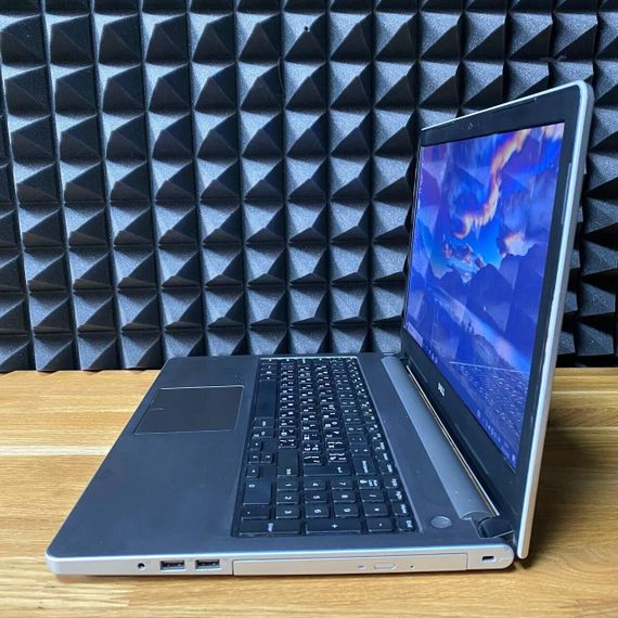 Ноутбук Б-класс Dell Inspiron 5558 / 15.6" (1366x768) TN / Intel Core i5-5200U (2 (4) ядра по 2.2 - 2.7 GHz) / 8 GB DDR3 / 128 GB SSD / Intel HD Graphics 5500 / WebCam / HDMI б/у | Зображення 3