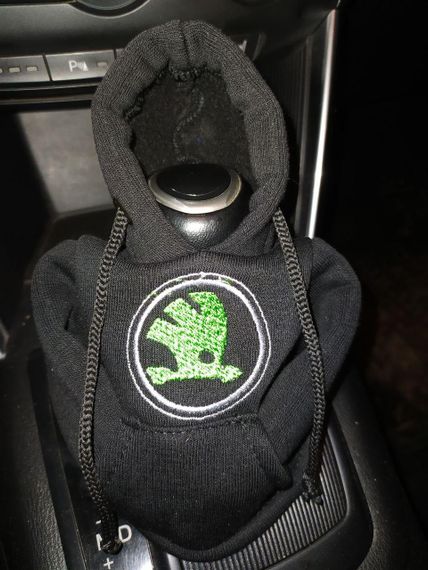 Чехол кофта Худи аксессуар на КПП Car Hoodie шкода Skoda черный  подарок автомобилисту 10070