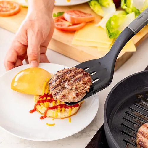 Лопатка з прорізами KitchenAid Classic KHA002OHCHGG 34 см сіра | Зображення 2