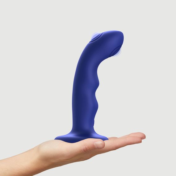Насадка для страпона з подвійною точковою пульсацією Strap-On-Me TAPPING DILDO WAVE – NIGHT BLUE, М | Зображення 3