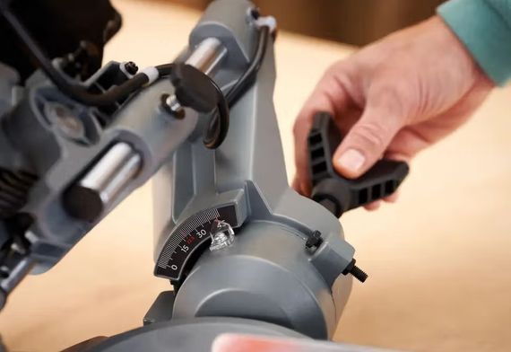 Пила торцювальна мережева Black&Decker BES702 | Зображення 3