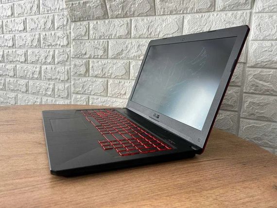 Ноутбук Asus TUF FX504GE 15,6" FHD IPS i7 8750H 8Gb SSD 256Gb GTX 1050Ti Б/У | Зображення 1