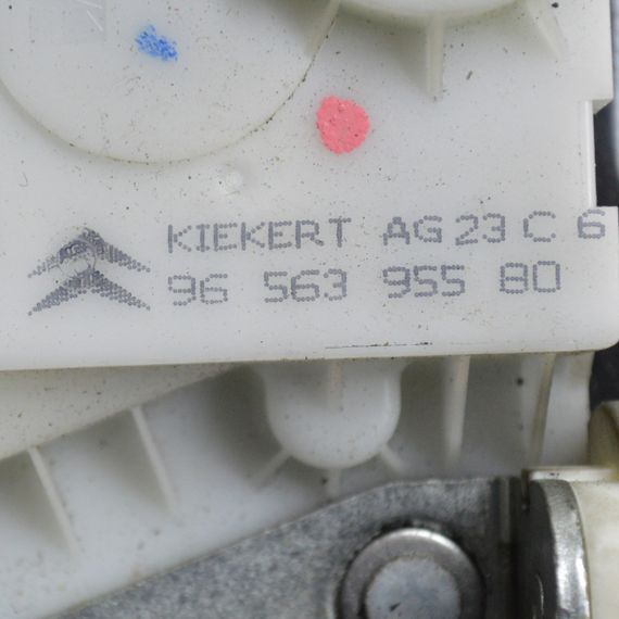 Ригель кришки багажника Peugeot 607 рестайлінг фіксатор скоба Пежо 607 рестайл активатор замка 9656395580 | Зображення 3