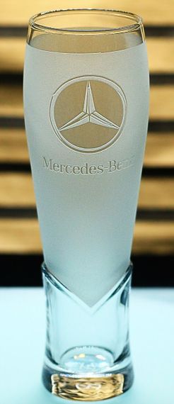 Пивной крафтовый бокал 440 мл с гравировкой Мерседес Mercedes подарок для автолюбителя кружка для пива