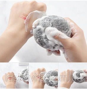 Очисний спонж коньяку Trimay Charcoal Konjac Sponge | Зображення 1