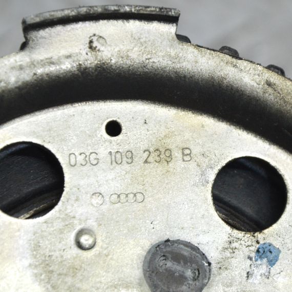 Маточина шестерні розподілвалу 2.0 TDI Volkswagen Caddy Touran Маточина шестерні Фольксваген Кадді 03G109239B | Зображення 2
