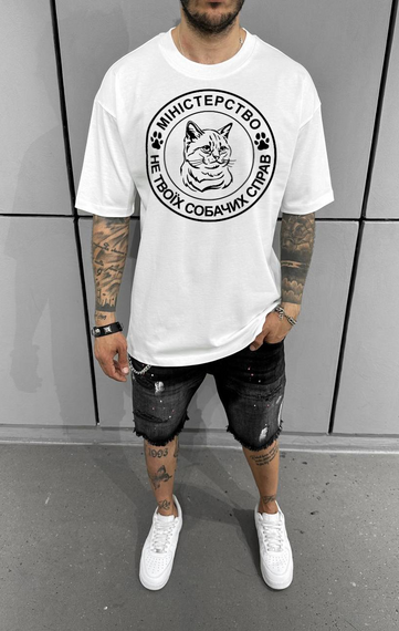 Футболка з мерчем