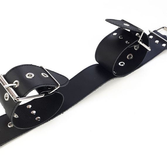 Нашийник з наручниками із натуральної шкіри Art of Sex - Bondage Collar with Handcuffs | Зображення 5