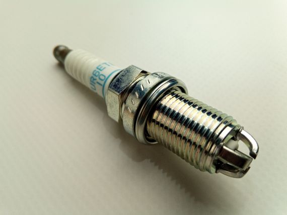 Свічка запалювання NGK BKUR6ETB-10/5742 Laccetti 1.8 LDA (96307729) | Зображення 1