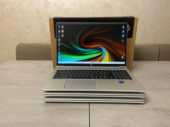 Ультрабук HP ProBook 450 G10 / 15.6" (1920x1080) IPS / Intel Core i5-1335U (10 (12) ядер по 3.4 - 4.6 GHz) / 16 GB DDR4 / 256 GB SSD M.2 / Intel Iris Xe Graphics / Fingerprint / WebCam б/у | Зображення 1
