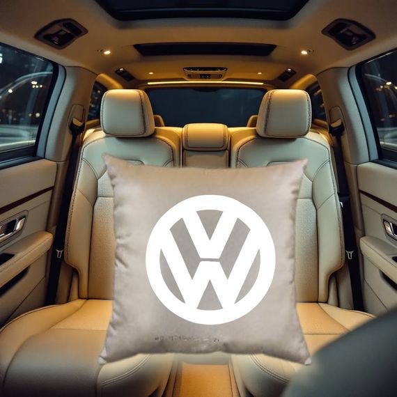 Авто Подушка з вишивкою логотипу марки фольцваген Volkswagen бежевий автомобілісту 00054