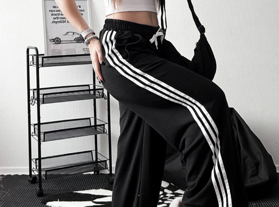 Женские широкие спортивные штаны палаццо с лампасами TS146 цвет черный, размер onesize 42/46 | Зображення 4