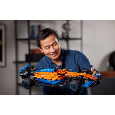 Конструктор LEGO Technic Гоночний автомобіль McLaren Formula 1 (42141) | Зображення 2