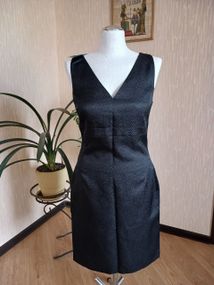 Черное вечернее приталенное платье 40