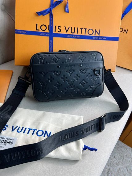 Месенджер чорний Louis Vuitton Alpha Wearable Monogram Shadow c860 | Зображення 1