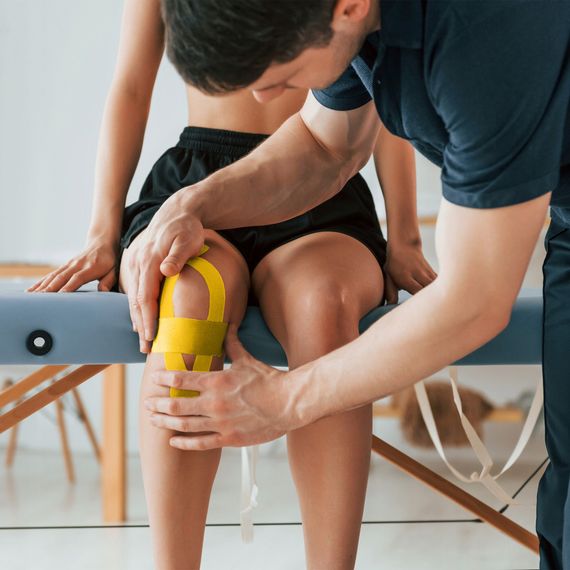 Стрічка кінезіологічна (кінезіо тейп) 4FIZJO 5 см x 5 м 4FJ0542 Yellow (P-5907739318824) | Зображення 7