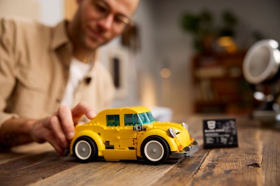 Конструктор LEGO Icons Трансформери. Бамблбі 10338 | Зображення 5