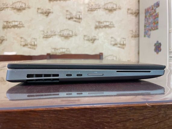 Мобильная рабочая станция Dell Precision 7530 / 15.6" (1920x1080) IPS / Intel Core i7-8750H (6 (12) ядер по 2.2 - 4.1 GHz) / 16 GB DDR4 / 256 GB SSD / AMD Radeon Pro WX 4150, 4 GB GDDR5, 128-bit / WebCam б/у | Зображення 4
