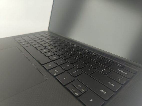 Мобильная рабочая станция Dell XPS 15 9500 / 15.6" (1920x1080) IPS / Intel Core i7-10750H (6 (12) ядра по 2.6 - 5.0 GHz) / 16 GB DDR4 / 240 GB SSD / nVidia GeForce GTX 1650 Ti, 4 GB GDDR6, 128-bit / WebCam б/у | Зображення 2