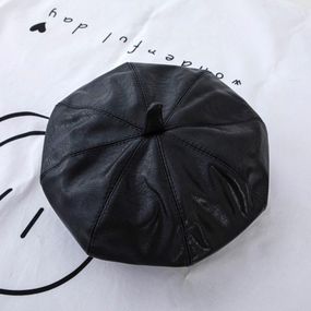 Жіночий берет зі штучної шкіри Чорний 55-57р One size  (2654)