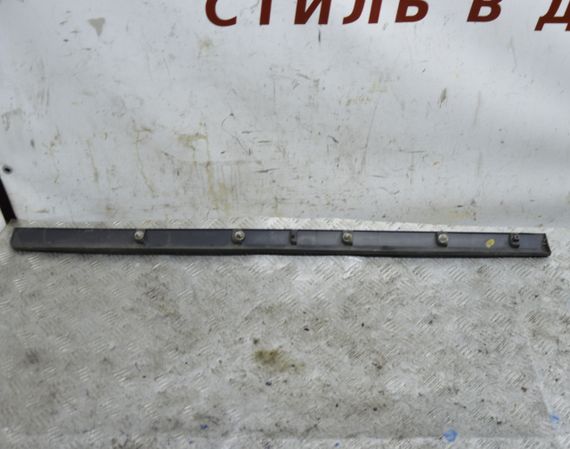 Накладка передніх правих дверей низ Volvo V50 S40 2003-2012 Молдинг передніх правих дверей Вольво В50 30661448 | Зображення 1