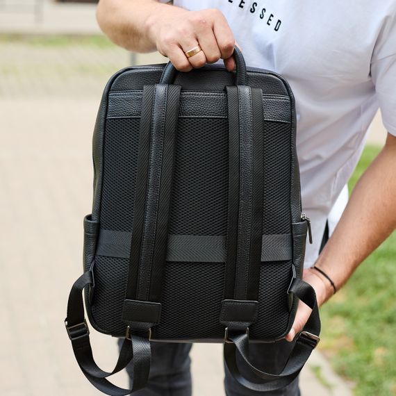 Стильний чоловічий шкіряний рюкзак 40х30х17, практичний аксесуар для ноутбука та документів, чорний | Зображення 7