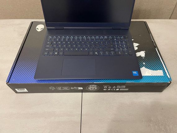 Игровой ноутбук Б-класс Dell Alienware 16 Aurora AC16250 / 16" (2560x1600) IPS / Intel Core 7 240H (10 (16) ядер по 1.8 - 5.2 GHz) / 16 GB DDR5 / 1000 GB SSD M.2 / nVidia GeForce RTX 5060, 8 GB GDDR7, 128-bit / WebCam б/у + Подарок Проводная мышь / USB | Зображення 3