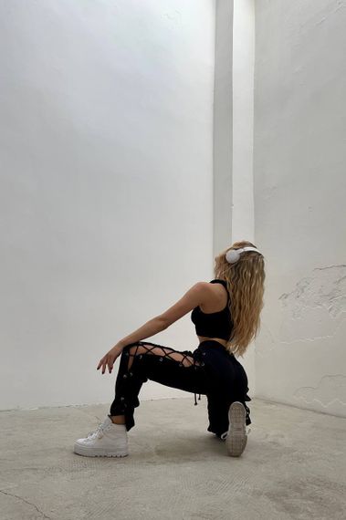 Женские спортивные штаны-палаццо со шнуровкой оверсайз SH261 цвет черный размер onesize 42/46 | Зображення 5