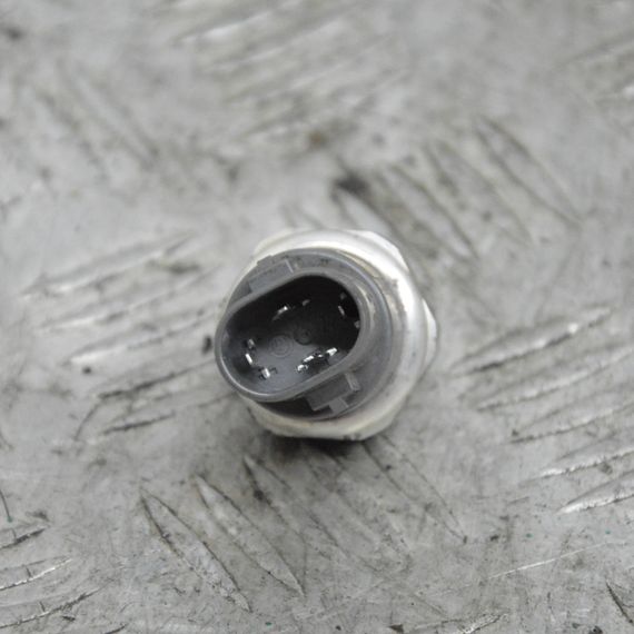 Датчик тиску кондиціонера Mazda 6 CX-7 2007-2012 Датчик тиску кондиціонера Мазда 6 L50310001 | Зображення 1