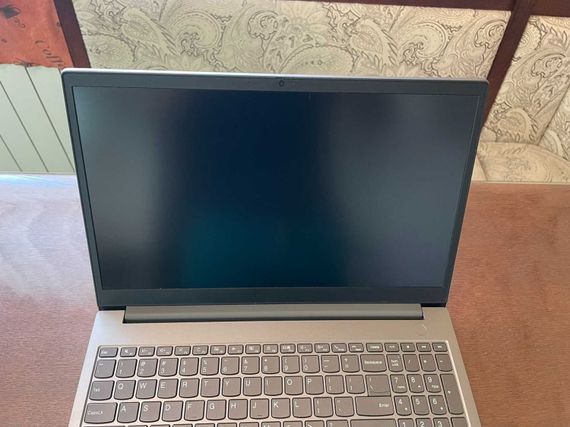 Ультрабук Lenovo ThinkBook 15-IIL / 15.6" (1920x1080) IPS / Intel Core i5-1035G1 (4 (8) ядра по 1.0 - 3.6 GHz) / 16 GB DDR4 / 256 GB SSD / Intel UHD Graphics / WebCam б/в | Зображення 2