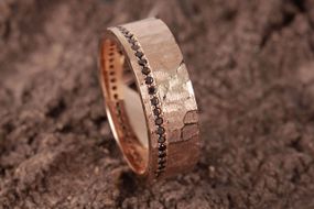 Обручальное кольцо из красного золота с фианитами 18