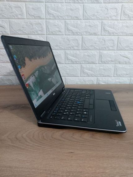 Ноутбук Б-класс Dell Latitude E7440 / 14" (1920x1080) TN / Intel Core i5-4300U (2 (4) ядра по 1.9 - 2.9 GHz) / 8 GB DDR3 / 256 GB SSD / Intel HD Graphics 4400 / WebCam б/у | Зображення 3