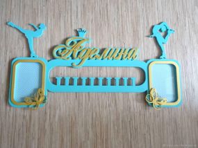 Медальниця для художньої гімнастики, іменна з поличкою, дерев'яна, тримач для медалей, медальниці