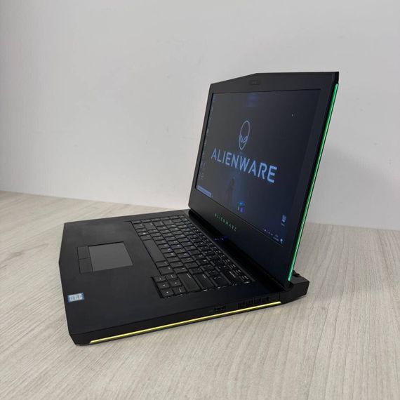 Ігровий ноутбук Dell Alienware 15 R3 / 15.6" (1920x1080) IPS / Intel Core i7-7700HQ (4 (8) ядра по 2.8 - 3.8 GHz) / 16 GB DDR4 / 128 GB SSD + 1000 GB HDD / nVidia GeForce GTX 1070, 8 GB GDDR5, 256-bit / WebCam б/в | Зображення 4