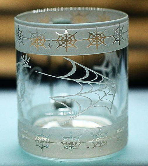 Подарочная чашка  детская для чая воды 320 мл с гравировкой человек паук | Зображення 1