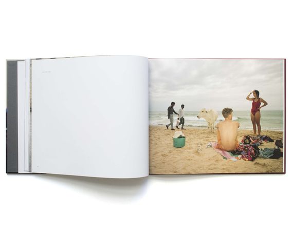 Книга лучшие фотографы мира работы Мартина Парра Martin Parr "Small World" подарочные книги для фотографов | Зображення 3
