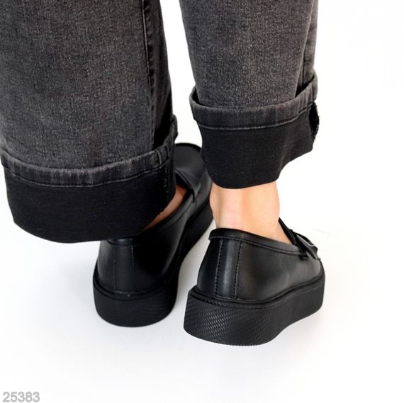 Актуальные черные кожаные лоферы на утолщенной подошве | Зображення 6