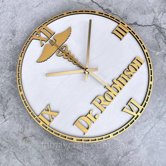 Іменний настінний годинник для лікаря з дерева Подарунок медику або медсестрі | Зображення 4