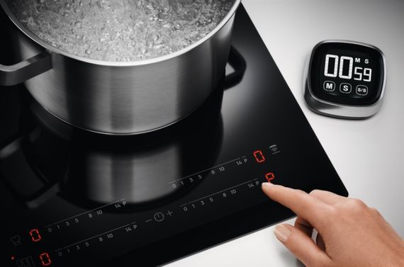 Варильна поверхня Electrolux індукційна LIT30230C | Зображення 9