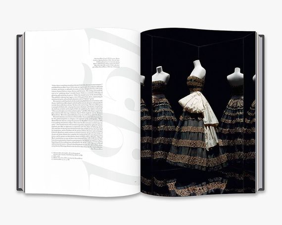 Книга з історії моди про модний дім Діор з ілюстраціями Christian Dior: Designer of Dreams. Florence Muller | Зображення 4