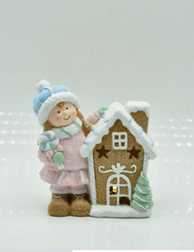 Новорічна декоративна фігурка з підсвіткою 15×8×16 см Новорічний декор Дівчинка з пряниковим будиночком із порцеляни CR-6-4