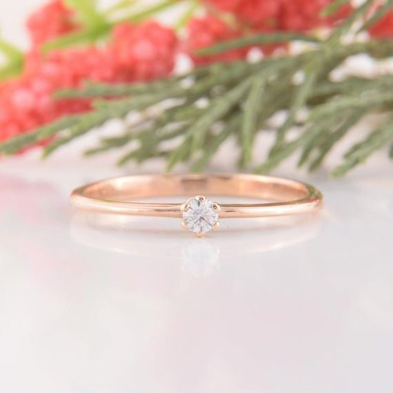 Кольцо из красного золота с бриллиантом 18.5