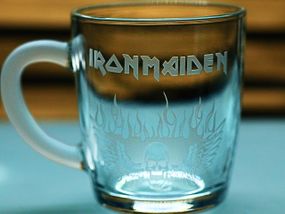 Скляна чашка 350 мл   Iron Maiden з гравіюванням подарунок для фаната хеві металу Айрон Мейден